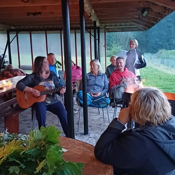 Vakaru sadziedāšanās ar Gundegu