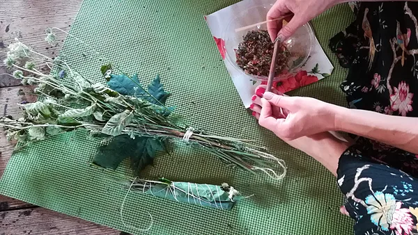 Auga kātā pildītais kvēpeklītis
