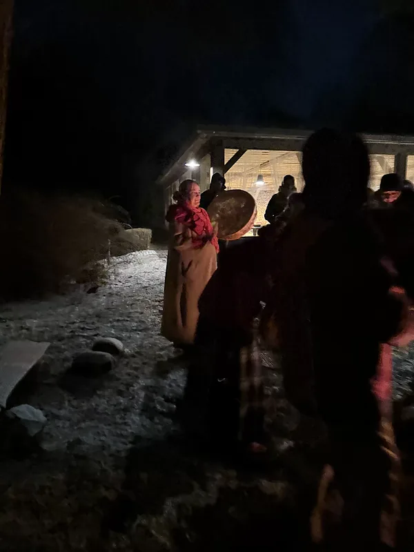 Marija Sils vada Tumsas pārejas rituālu