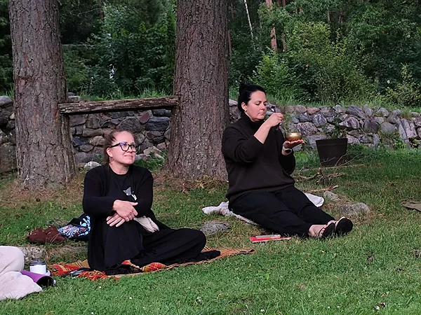 Katrs dalībnieks sevi ieskandina kopīgajā Laukā