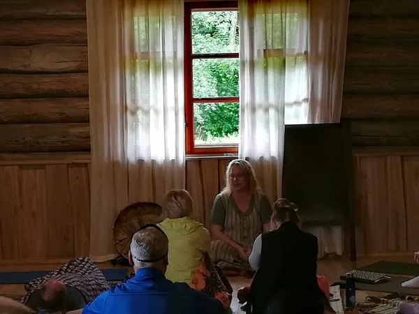Dziļo cirkulāro elpošanu vada Marija Sils
