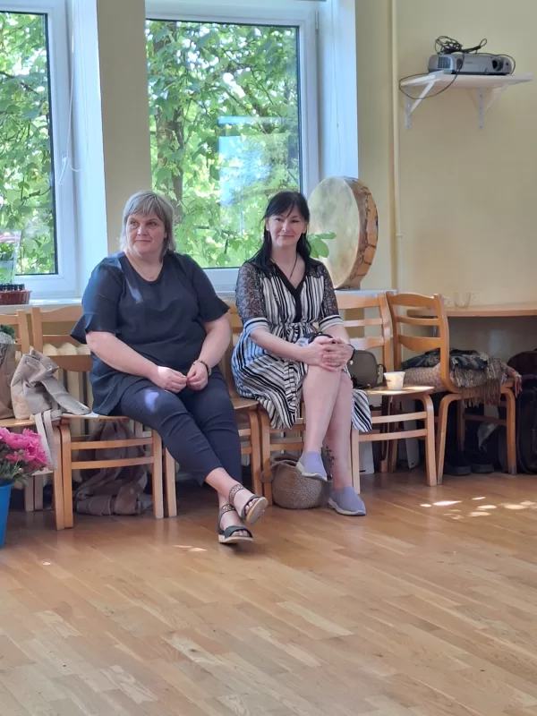 Viesi - Lāsma Engere un Elīna Klāsupa